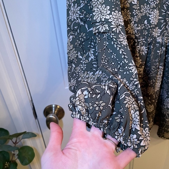 Reitmans- Floral Long Sleeve Blouse - Picture 3 of 6